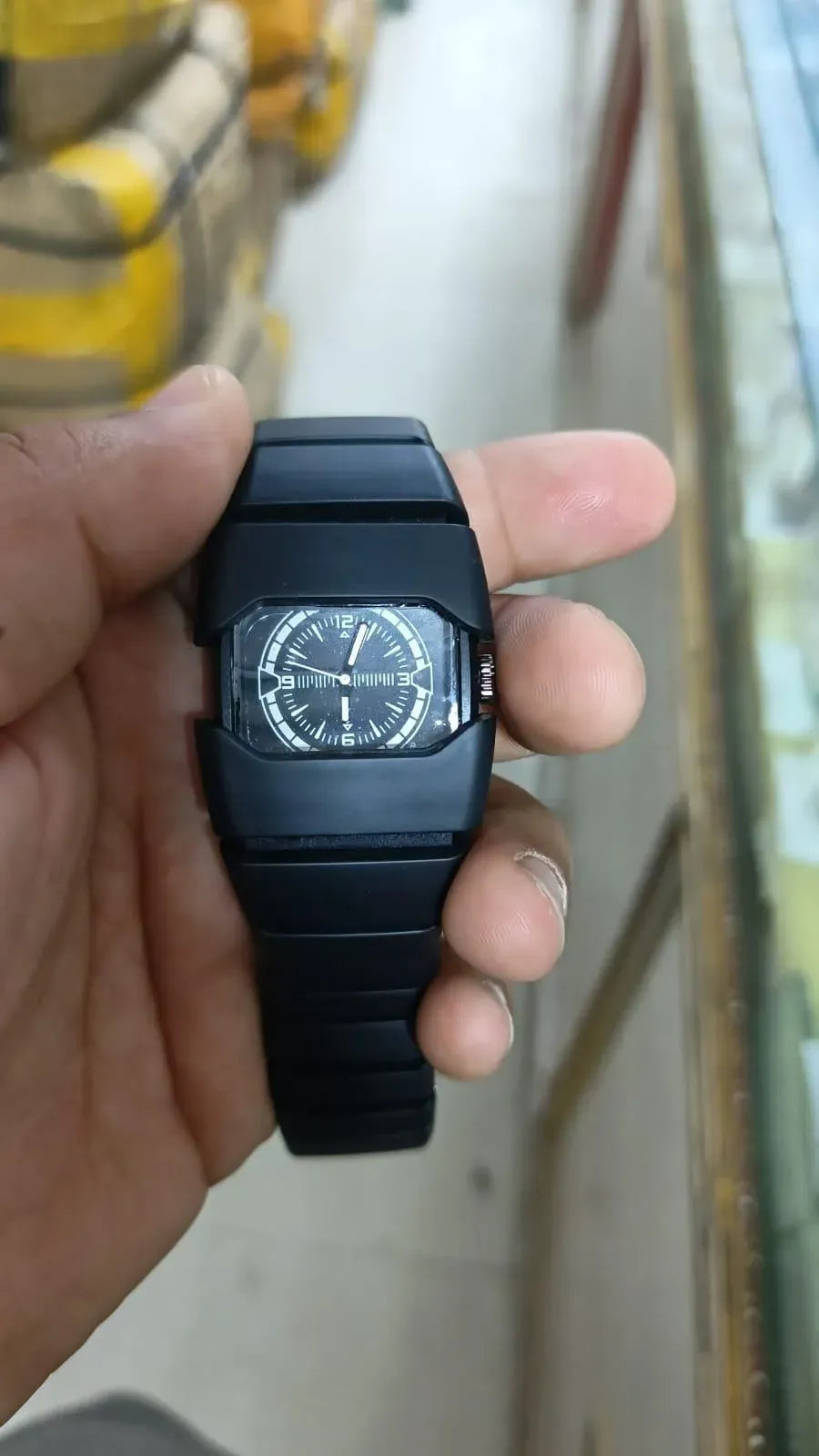 Men's Comfortable Daily Wear Watch Rectangular dial